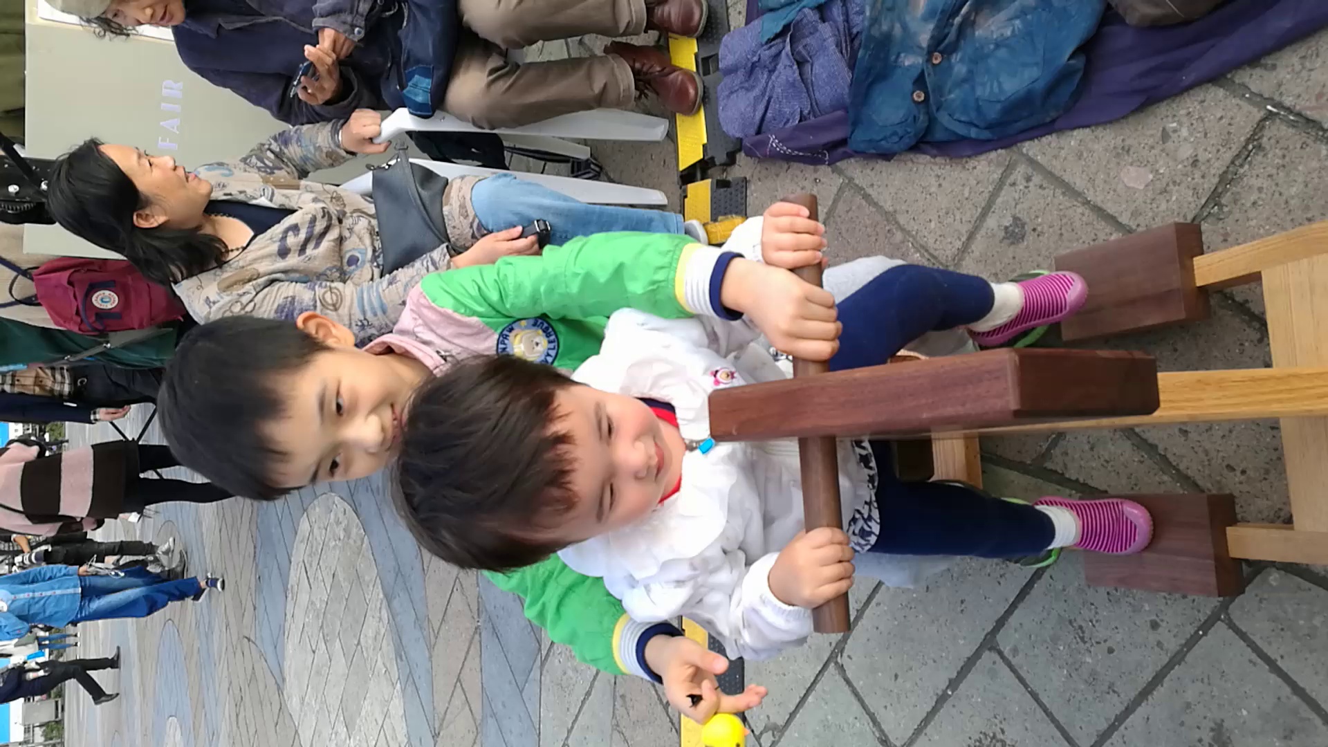 The whole family went to Ningbo for a trip, ... cover